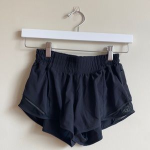 Lululemon 2.5” Hotty Hot black shorts size 4